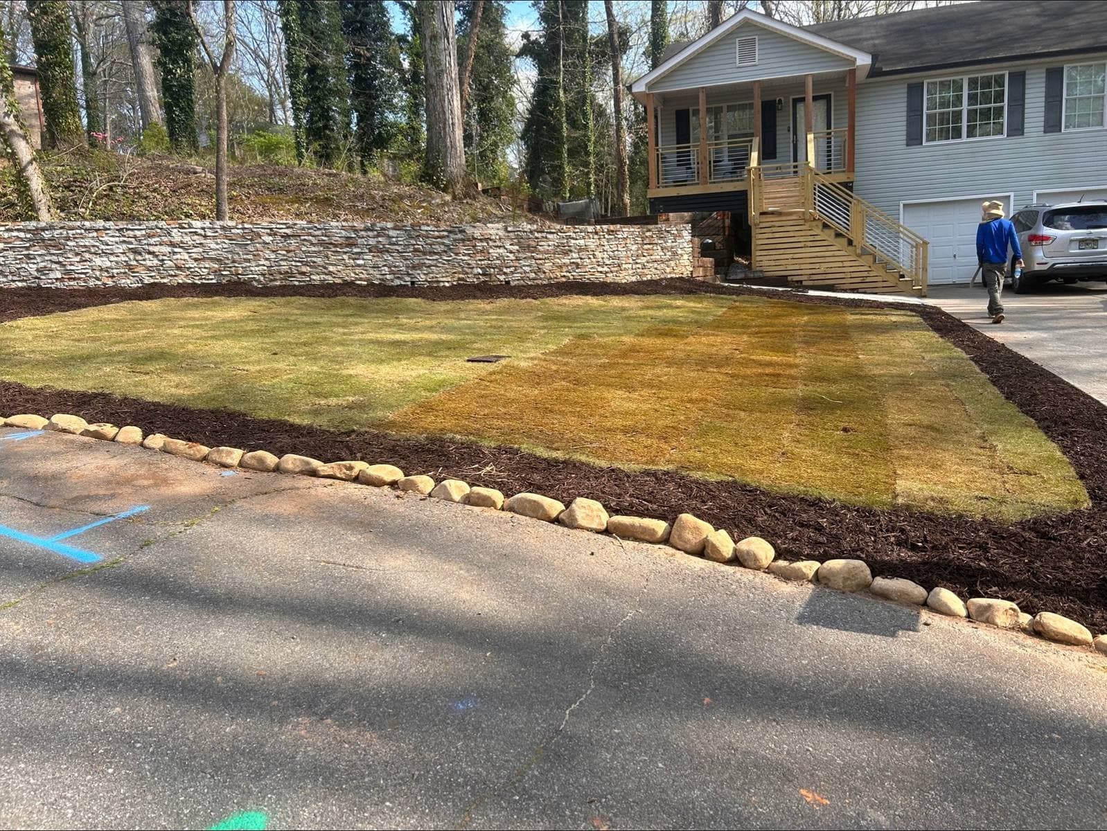 Seasonal Mulch Installation